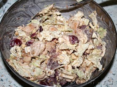 Салат из куриной грудки с виноградом. Фото 10