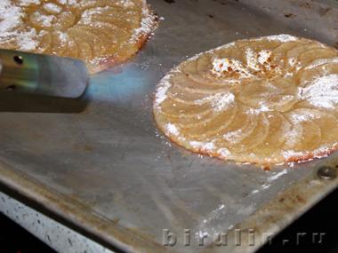 Яблочный пирог из слоеного теста. Фото 10.